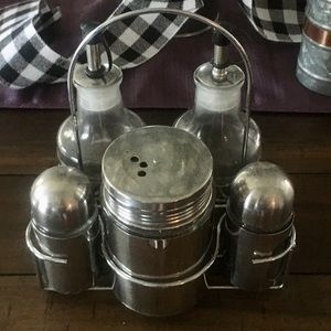 Condiment & Salt/Pepper Shaker Set!